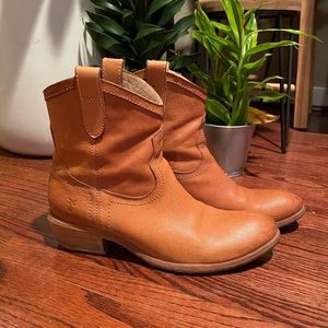 Frye Carson Bootie Sz 8.5